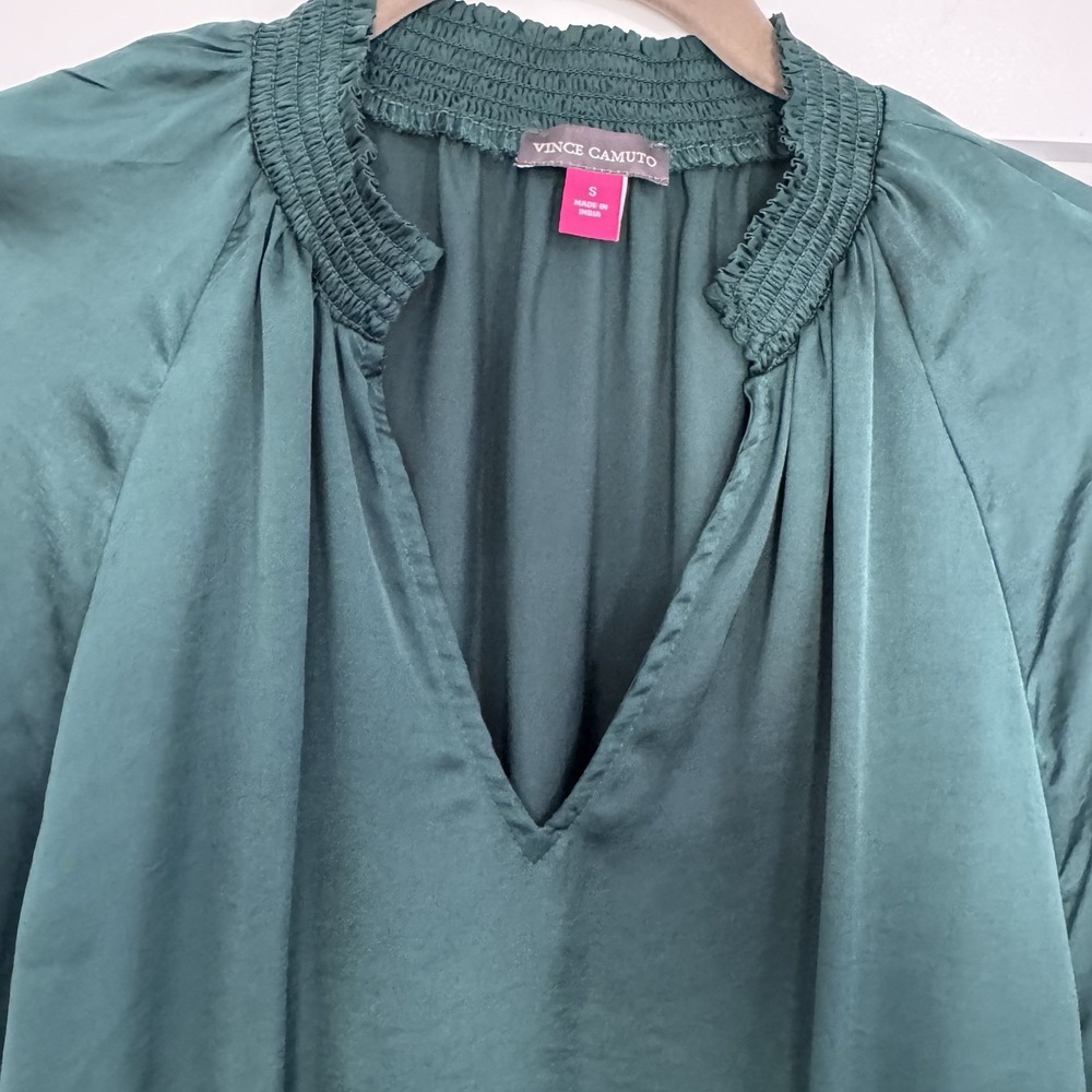 Vince Camuto Women Green Smock Detail Satin Top Size S‎ - Picture 2 of 6